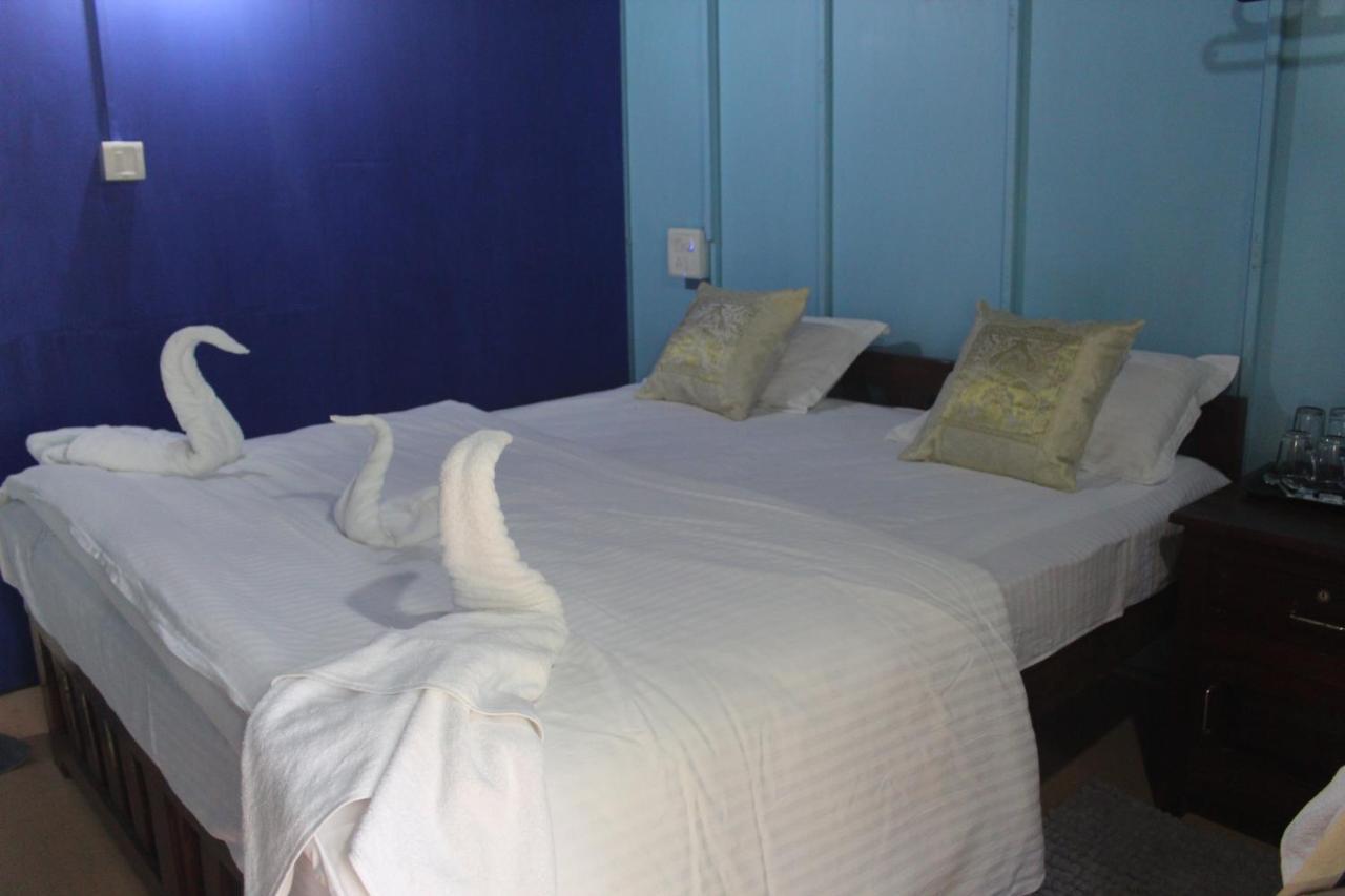Sea Bird Beach Cafe & Cottages Morjim Kültér fotó